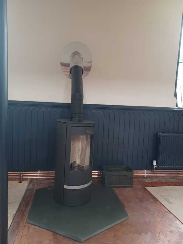 Twin-Wall-Flue-Orion-10KW-Curved-Wood-Burning-Multifuel-Stove-Bryn-in-Llanelli