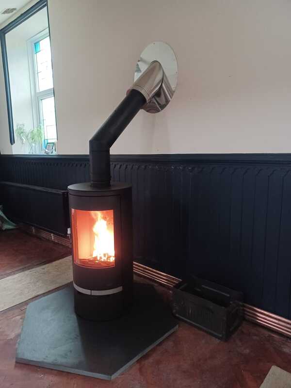 Twin-Wall-Flue-Orion-10KW-Curved-Wood-Burning-Multifuel-Stove-Install-in-Bryn-Llanelli